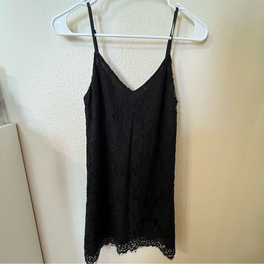 Francesca's Collections Black Sleeveless Camisole Top